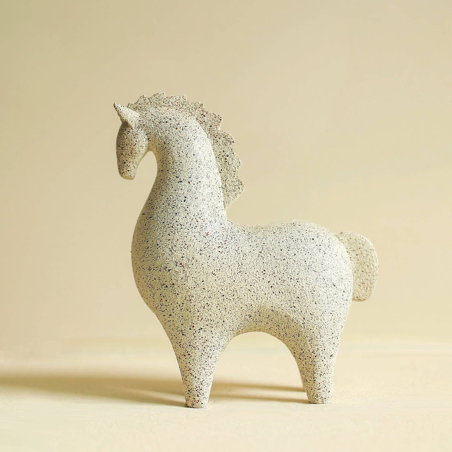 Snub horse